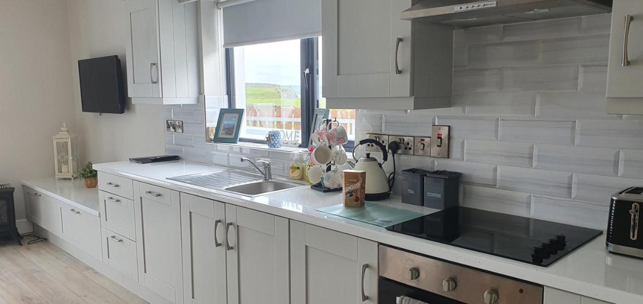 Beside The Sea & Minutes From Cliffs-Clahane Shore Lodge Лисканор Екстериор снимка