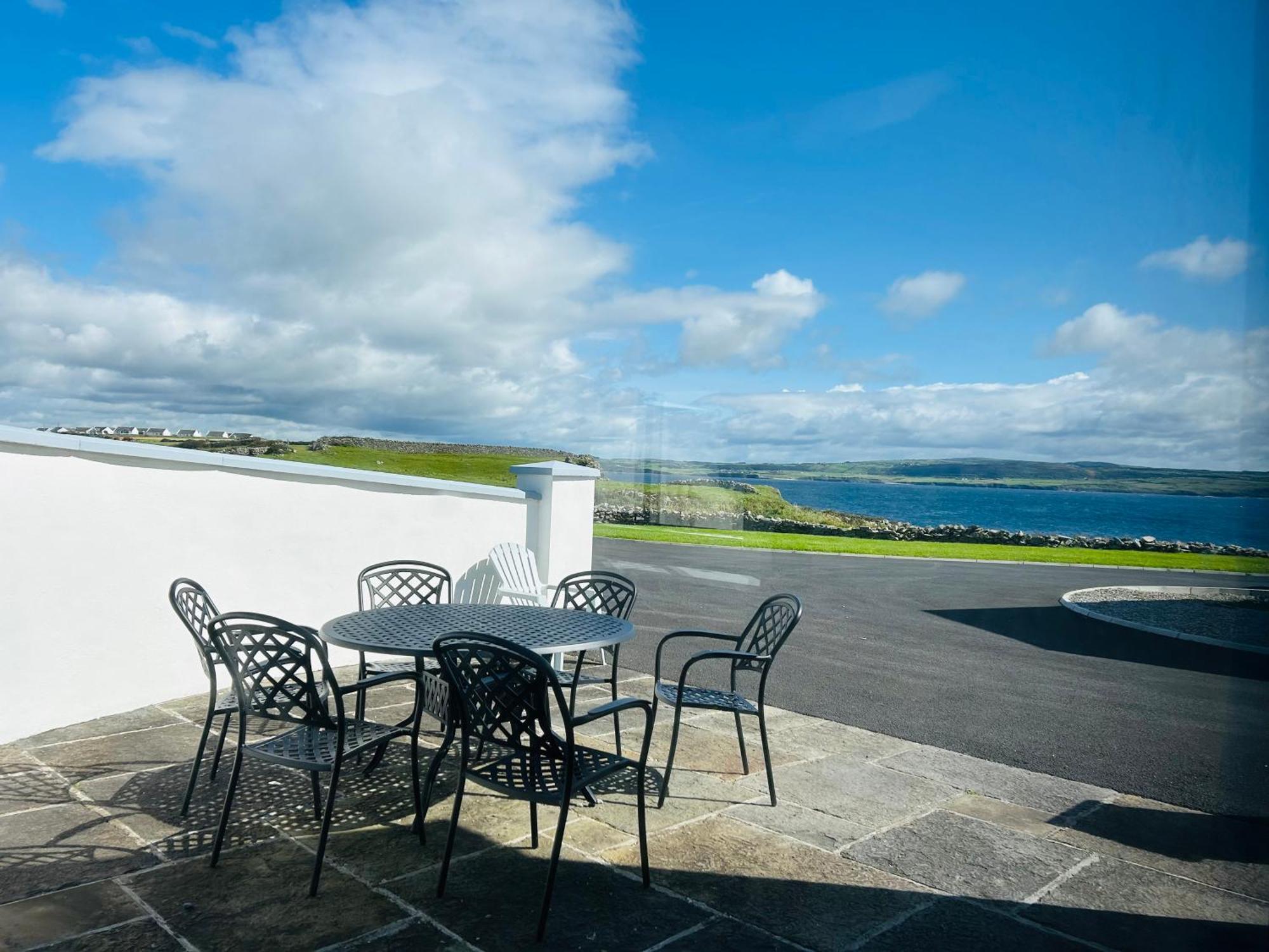 Beside The Sea & Minutes From Cliffs-Clahane Shore Lodge Лисканор Екстериор снимка